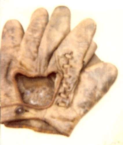 c. 1910 Rogers Patent Shoulder Heel Crescent With Scar Lacing Back